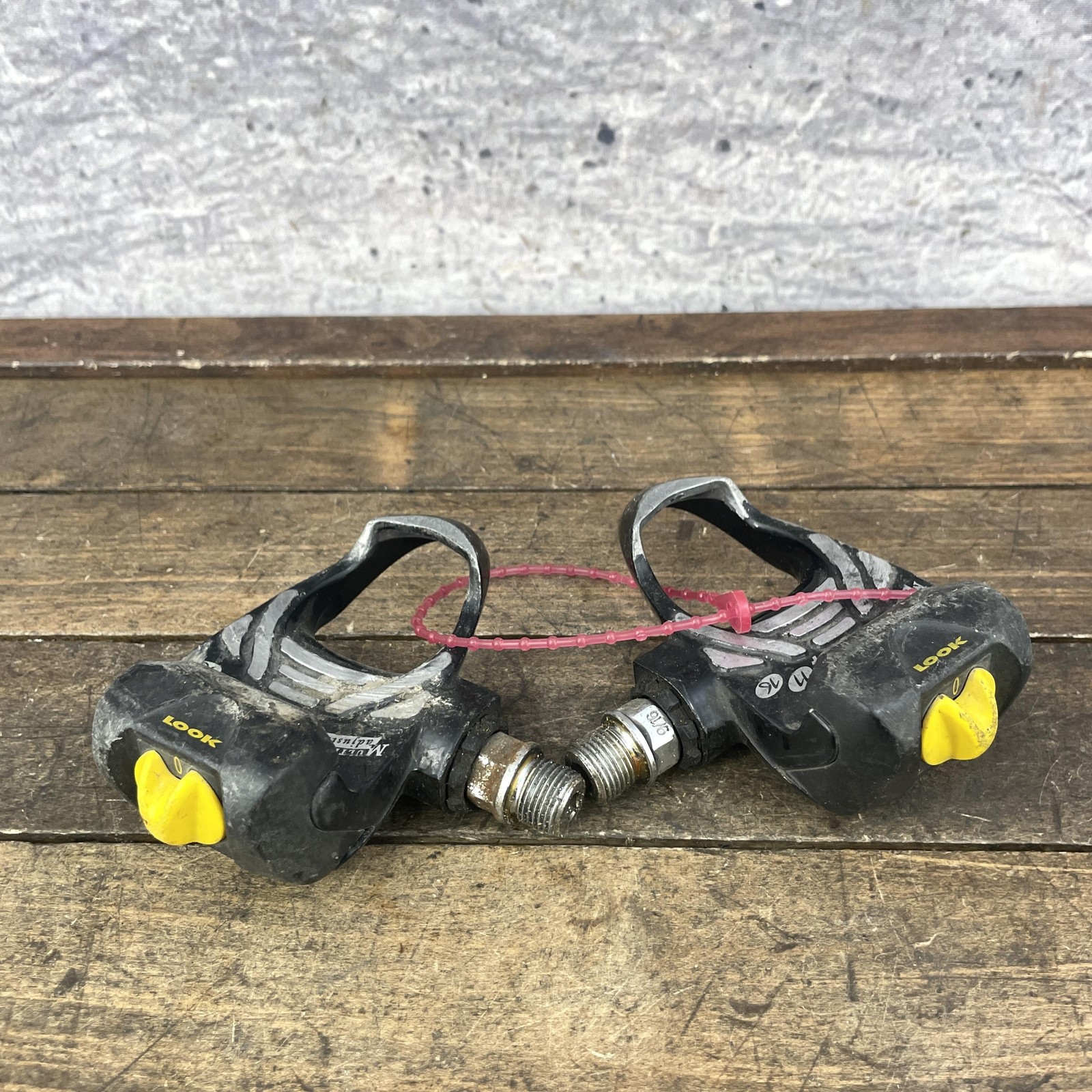 Vintage Look Free-Arc Clipless Road Bike Pedals 9/16 Black Pair 390g France