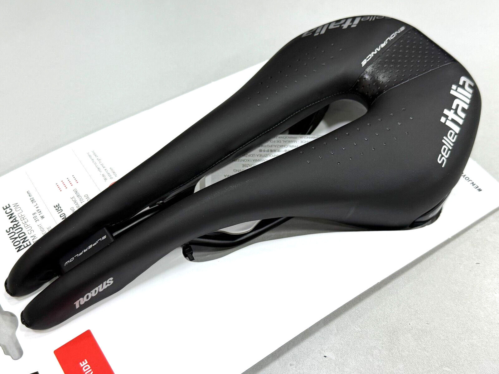 Selle Italia Novus Endurance TM Superflow Manganese Rail Saddle L3 (149x 282mm)