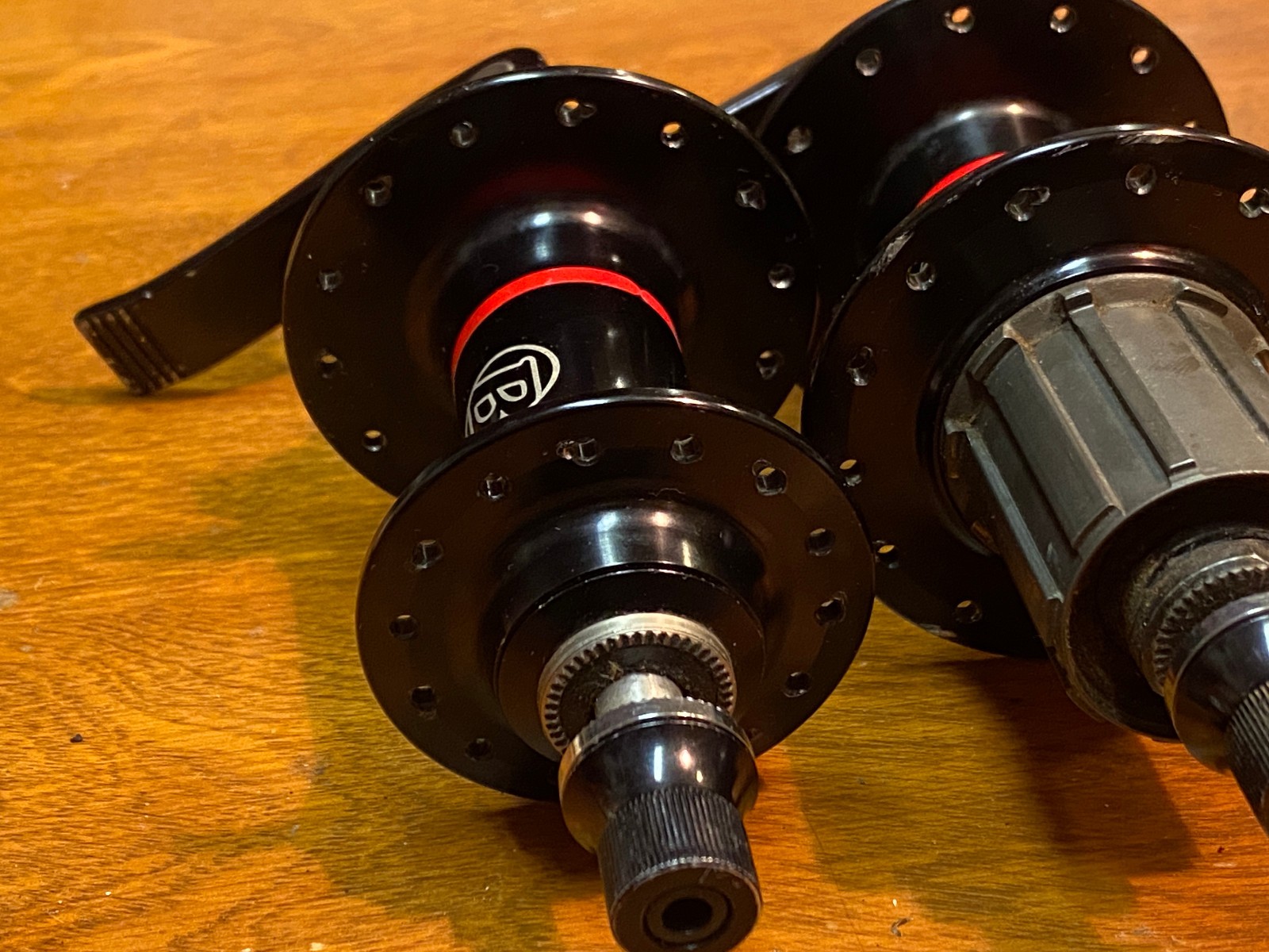 Bontrager Race xLite DT Swiss 28h MTB Hub Set 6-Bolt Disc 100/135mm Good Used