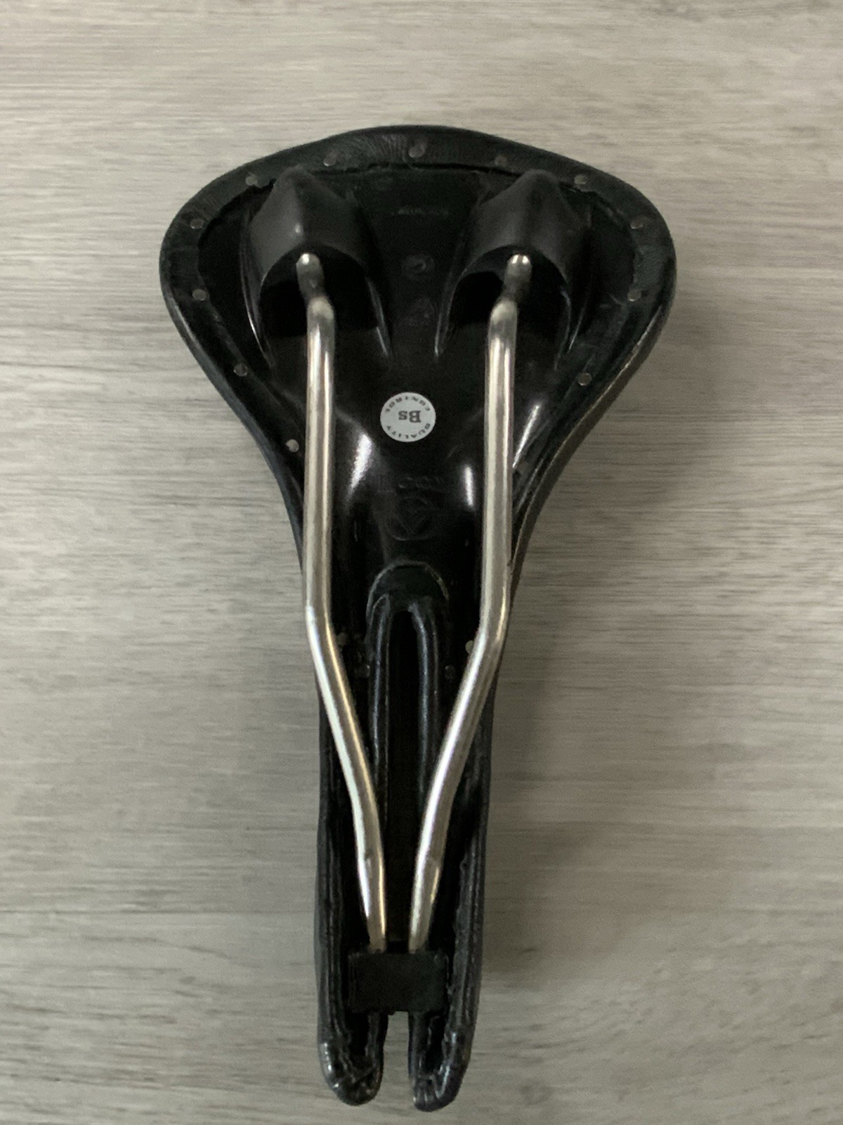 KOOBI SADDLE TITANIUM ALLOY STAYS 270 GRAMS 150 MM X 272 MM