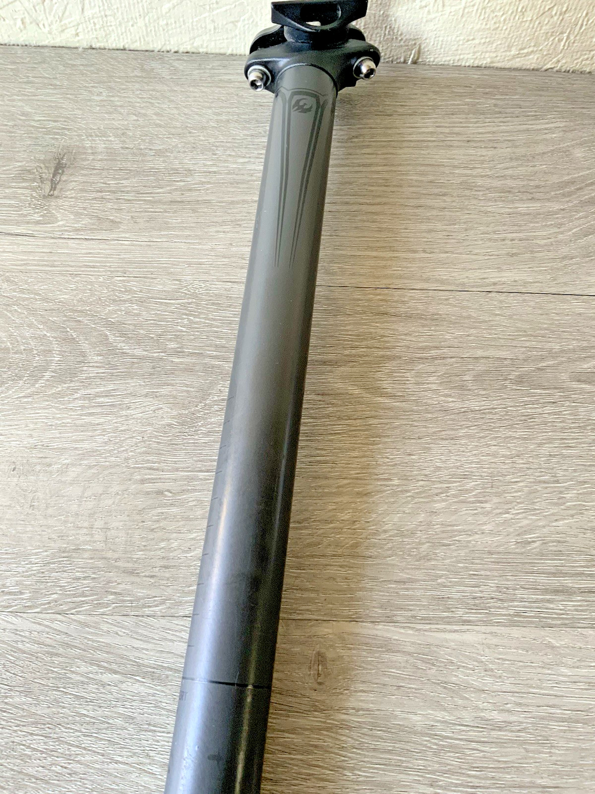 VIPER CARBON SEAT POST 30.8 MM x 400 MM TOTAL LENGTH 272 GRAMS