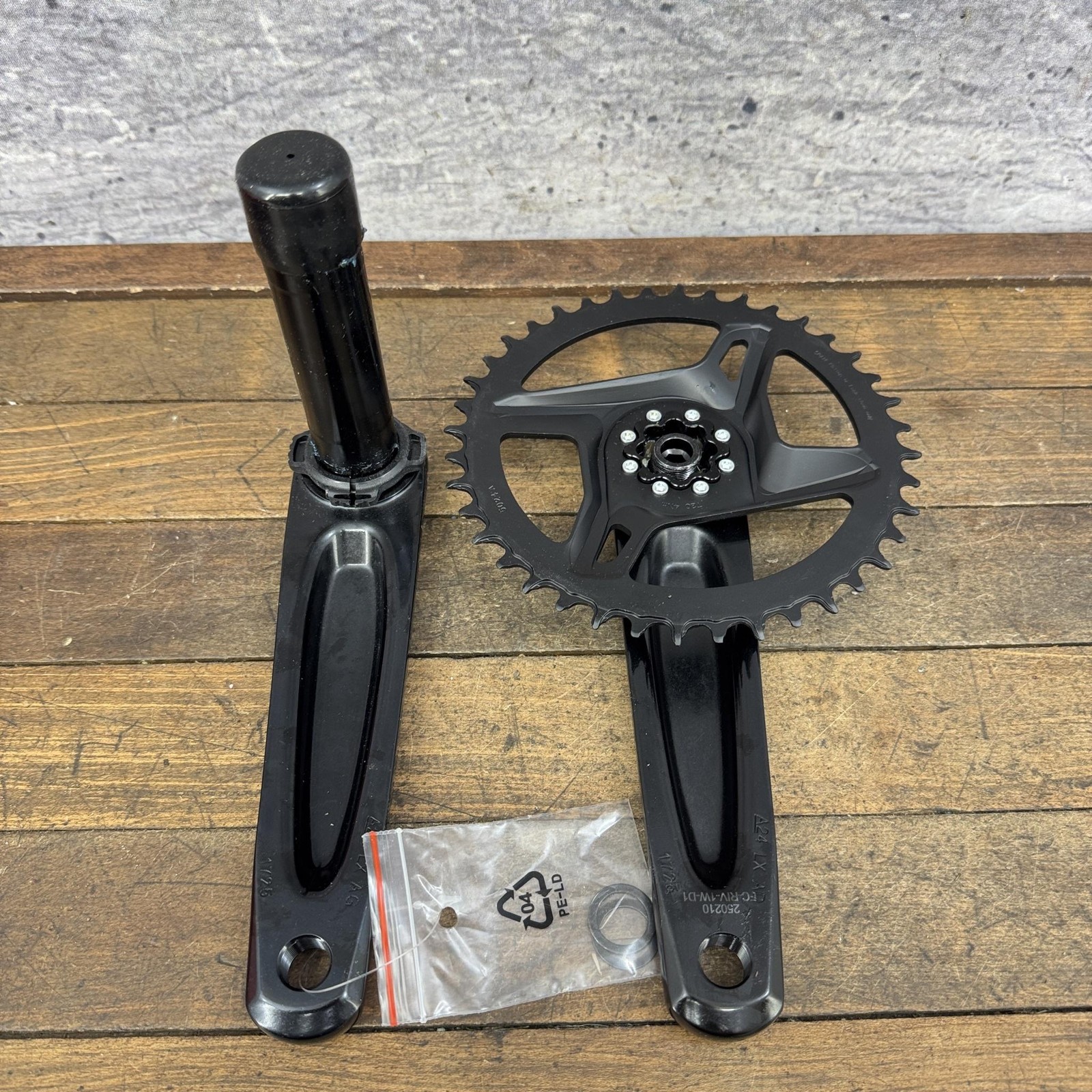 SRAM Rival 1 DUB Wide Crank Set 172.5 Mm 40T X-Sync Road Gravel 1x AXS Bike