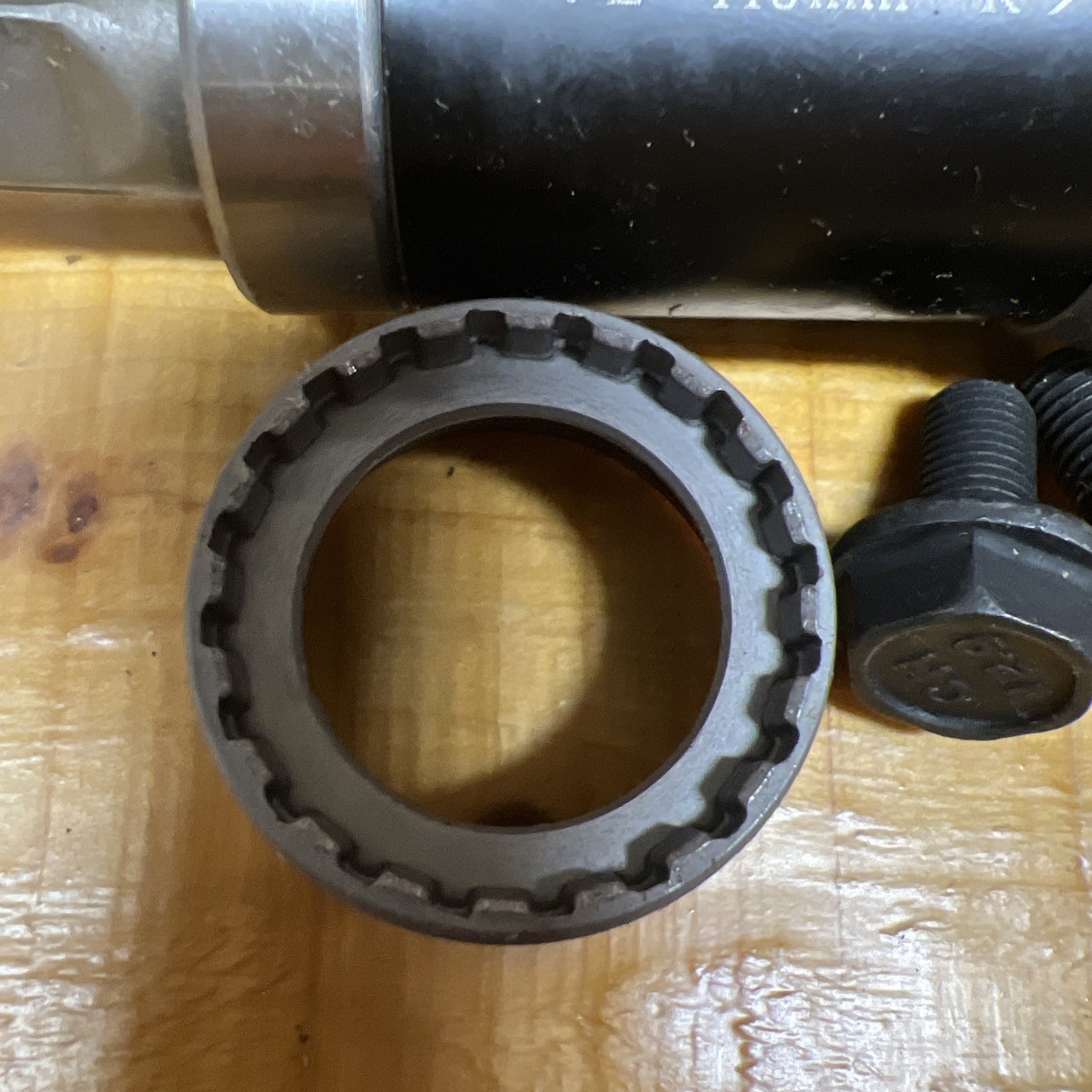 Sunlite SL-26 Square Taper JIS (68×113.5mm) Sealed Bearings Bottom Bracket