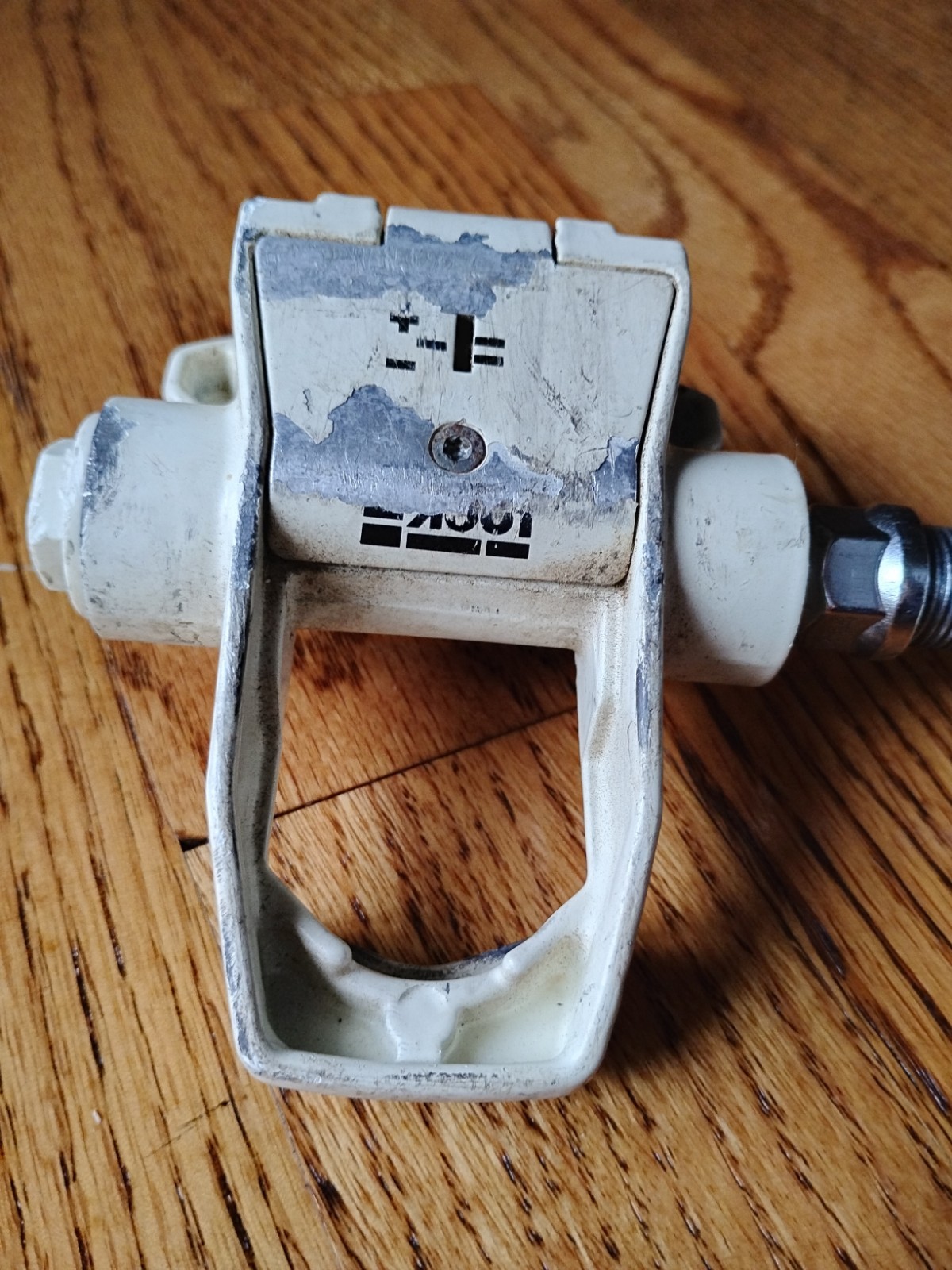 Vintage 1980’s Look Clipless Pedals 9/16″ White