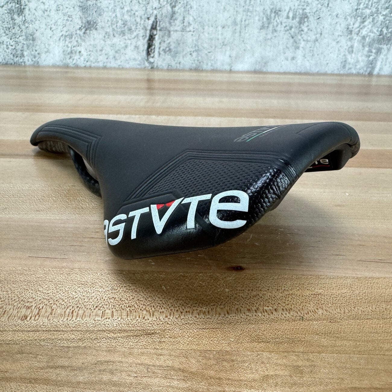 Low Mile! Astute Time Lite 7x9mm Carbon Rails 138mm Bike Saddle 189g