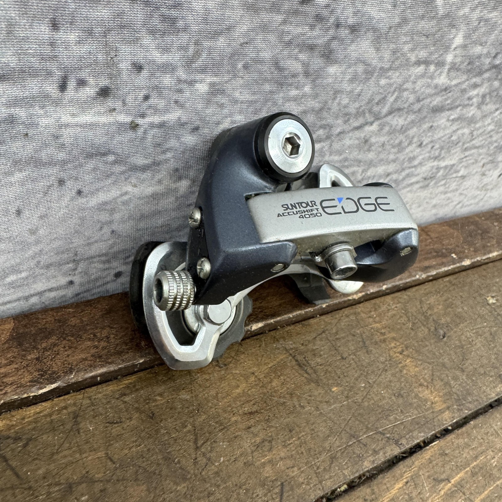 Vintage Suntour Accushift Edge 4050 Rear Derailleur Short Cage Bolt-On Japan
