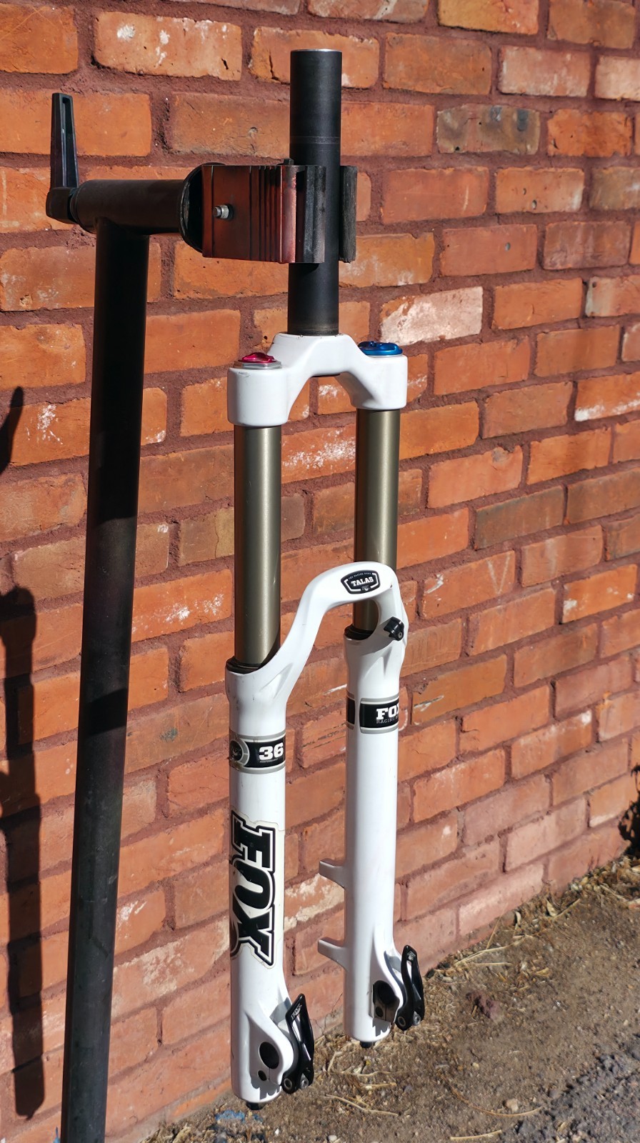 FOX 36 TALAS 140-180mm Travel Fork – 20mm QR axle – 1 1/2″ Straight Steerer