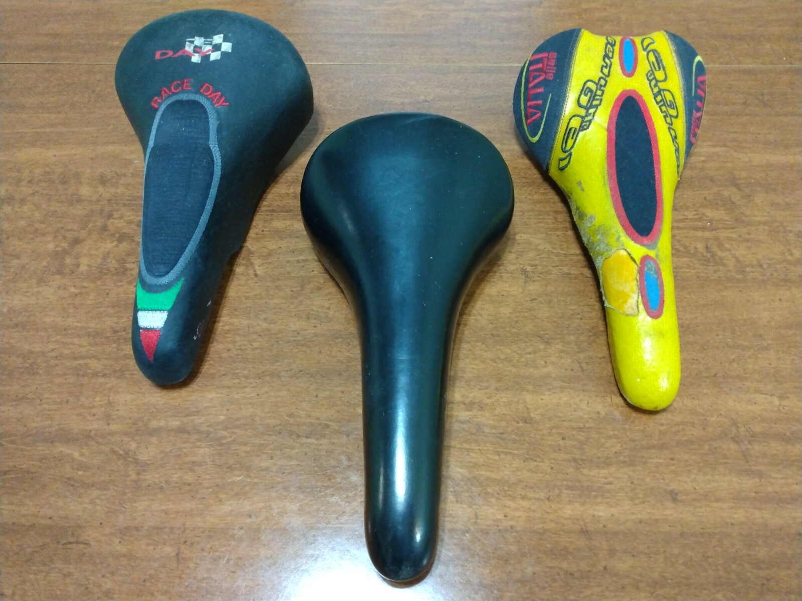 VTG SELLE SAN MARCO ITALIA SADDLES RACE SEAT TURBO MATIC INVICTA YELLOW LOT OF 3
