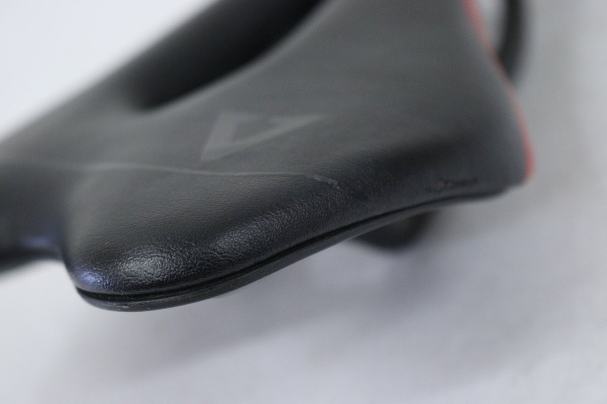 ASTUTE SKYLITE VT Saddle CARBONIO
