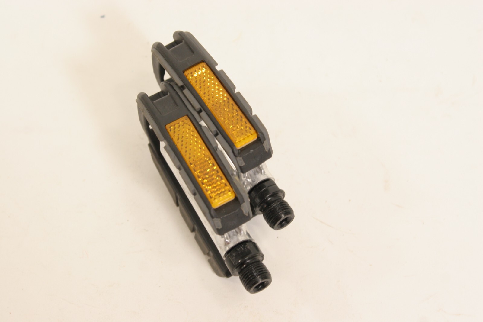 VP 609 Aluminum Platform Pedals with Resin Grips 9/16 Black & Silver PD22