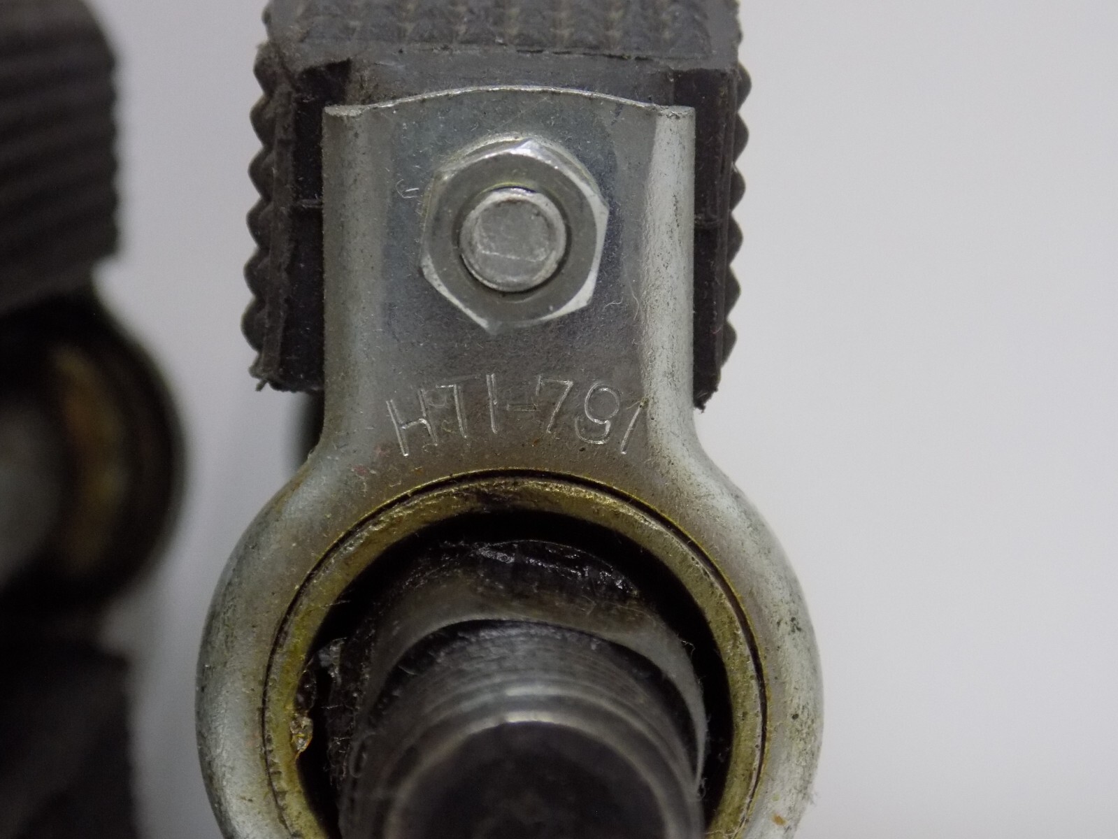 BLOCK PEDALS – VINTAGE HTI -791 BICYCLE PEDALS / CATEYE – RR-0217 REFLECTORS