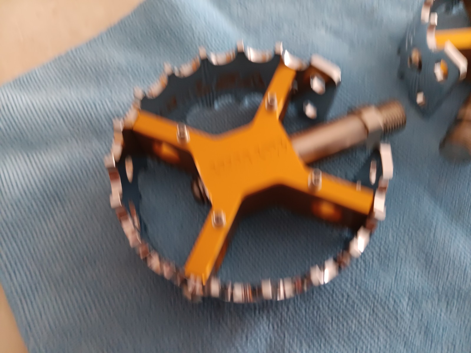 Bullseye Skyway Cage Pedals Chrome and Gold 9/16