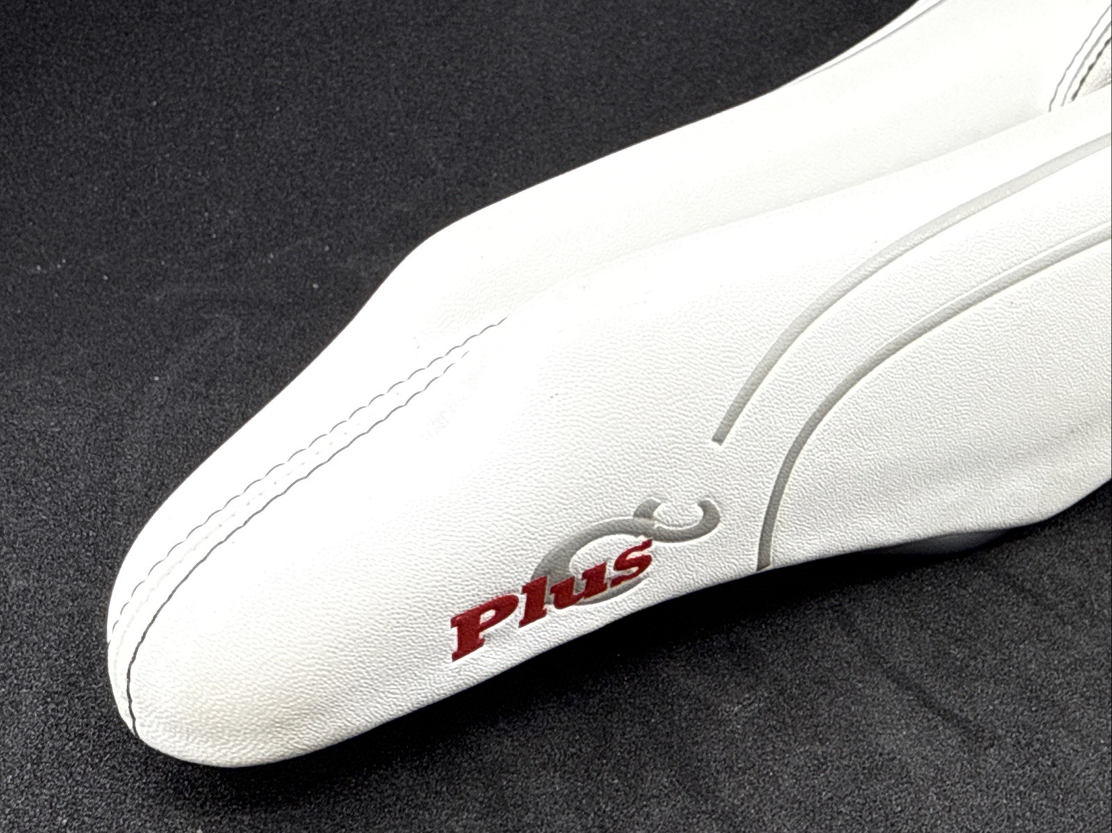 Cobb PLUS White Silver Red 132mm Hollow Cro-Mo Rail Road Cutout Saddle 302 Grams