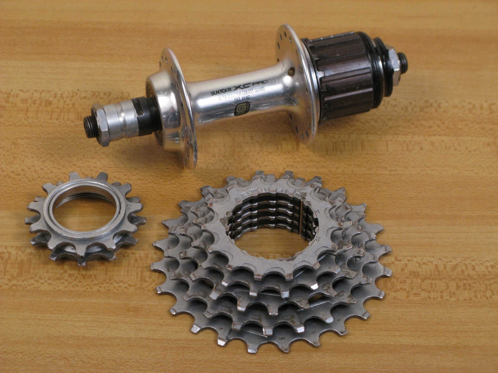 Suntour XC Pro WTB Grease Guard Rear Hub 32h with 11-24t Cassette