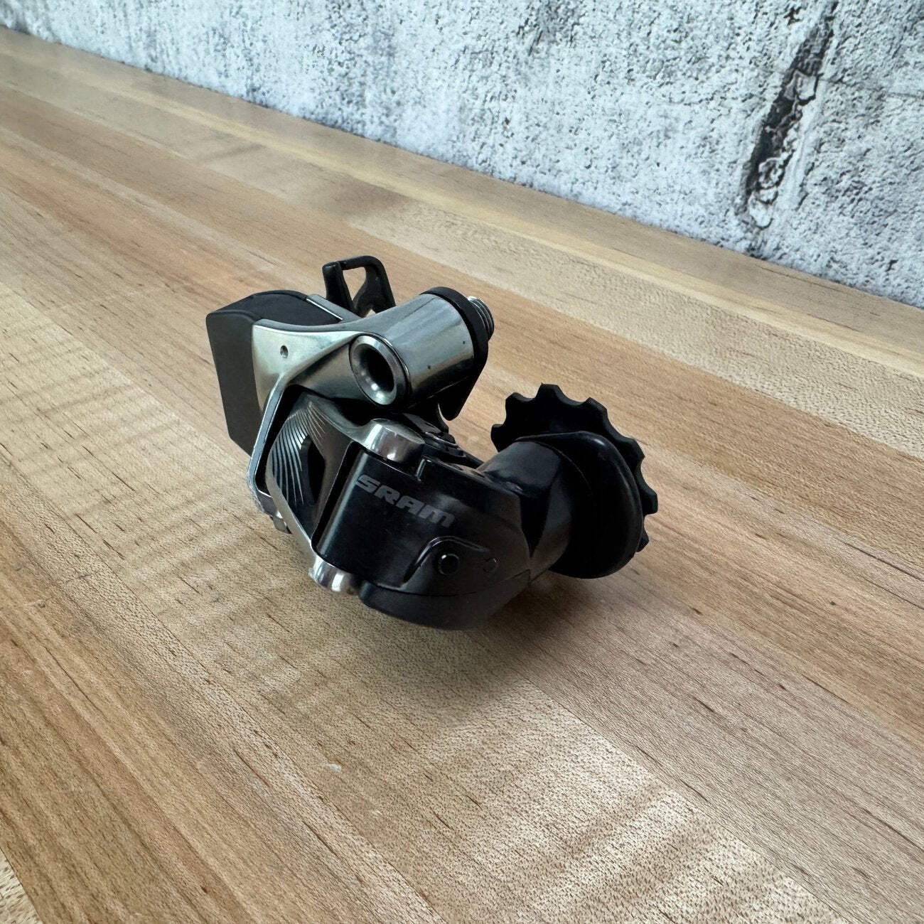 SRAM Red eTap Short Cage 11-Speed Electronic Bike Rear Derailleur + Battery