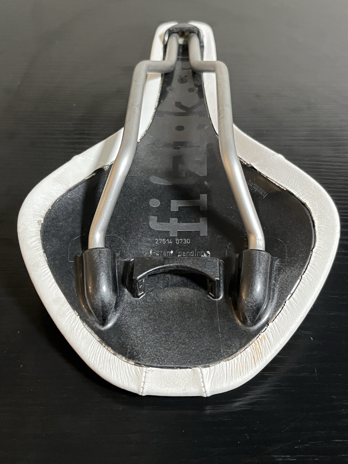 fi’zi:k Antares Racing Saddle Seat White 211g