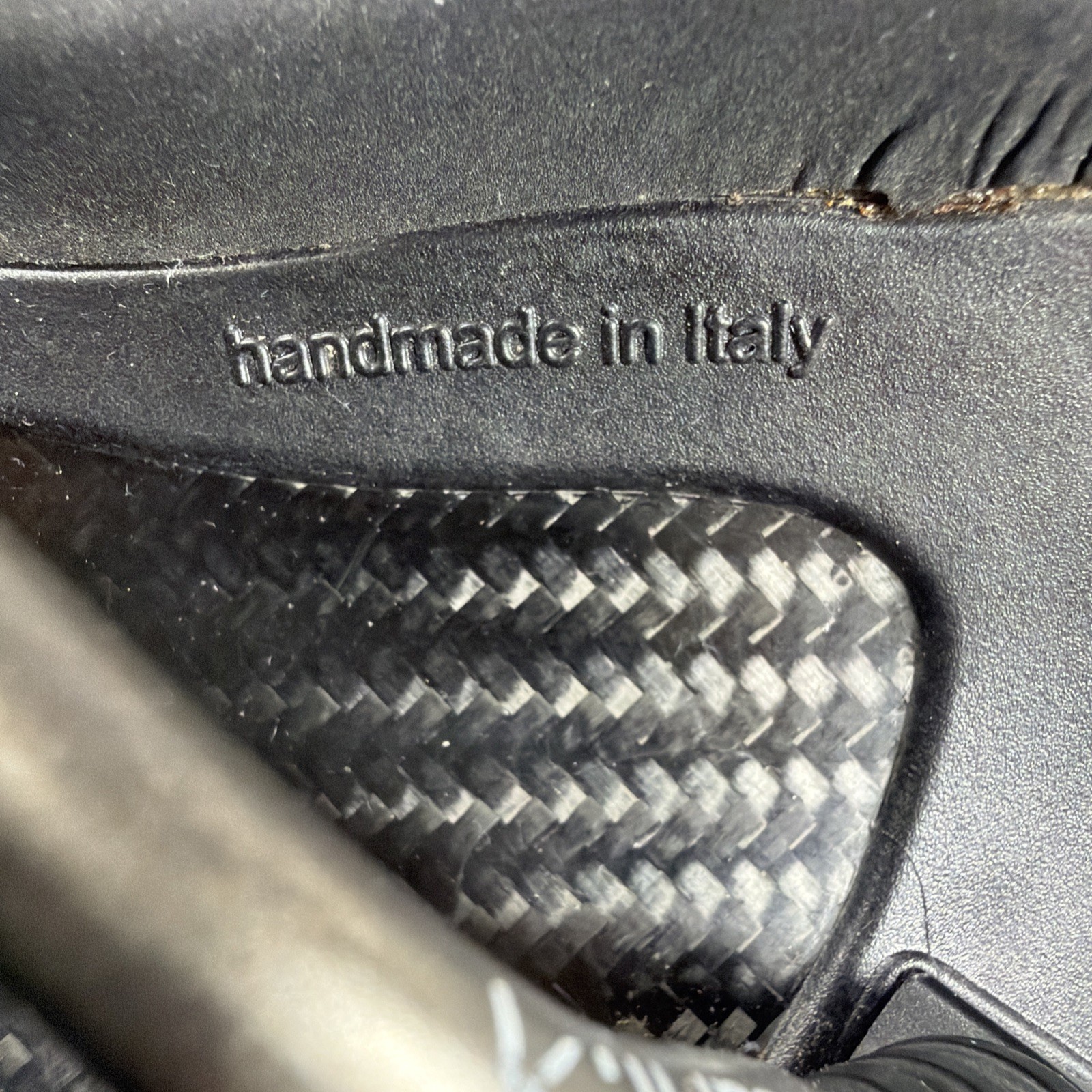 Fizik Aliante R3 Large Saddle, 7x7mm Kium rails, Good condition