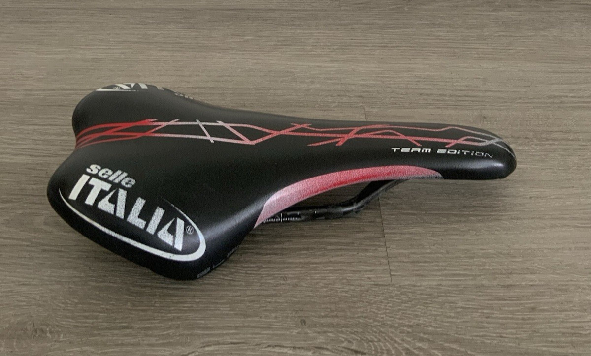 SELLE ITALIA TEAM EDITION SADDLE CARBON STAYS 202 GRAM 130 MM X 280 MM