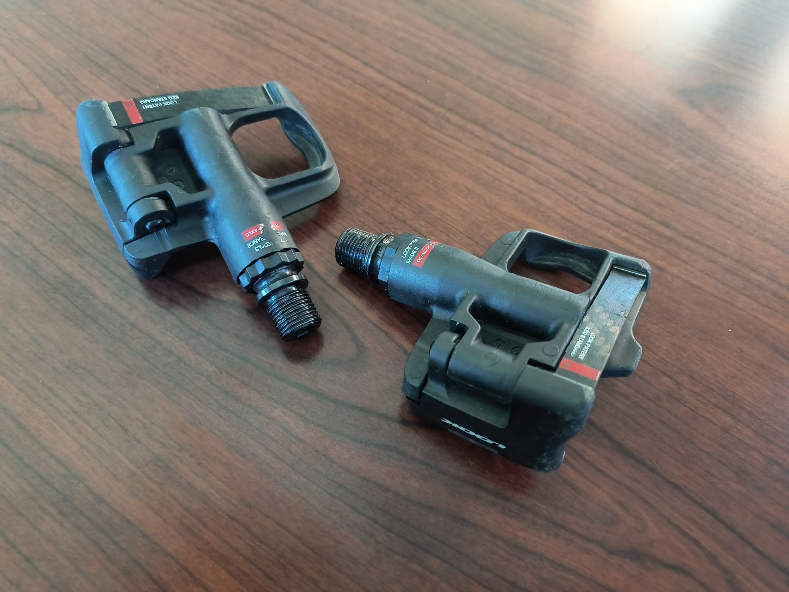 Look Keo Blade Carbon Clipless Road Pedals, 9/16″, Ti Axels, with New Cleats
