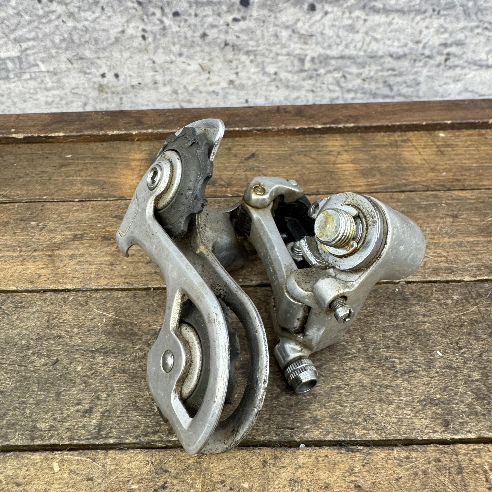Vintage Suntour Cyclone 7000 Rear Derailleur Short Cage Black Bolt-On 220g