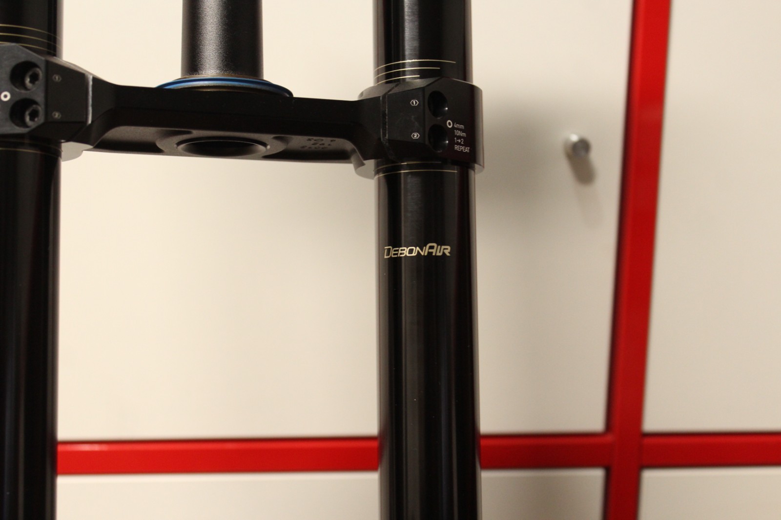 NEW RockShox BoXXer Suspension Fork 29″ 200mm 20x110mm DH Downhill Straight MTB
