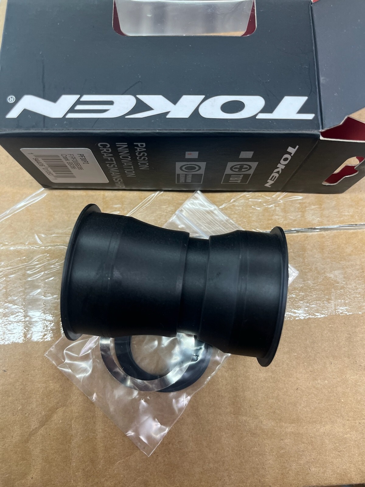 Token PF30P Press Fit Bottom Bracket – BB386/BB392 BB30/BB386 Black