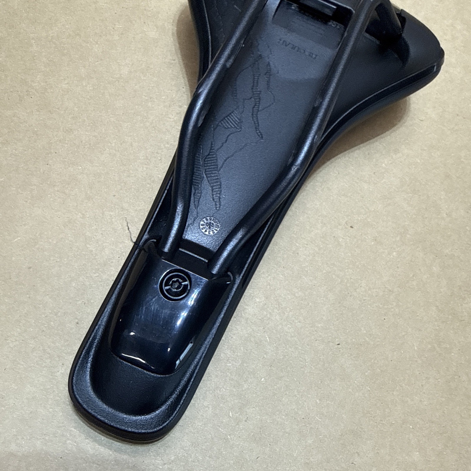 Fizik Taiga Regular Bicycle Bike Saddle Seat w/ Cr-Mo Rails mwl54