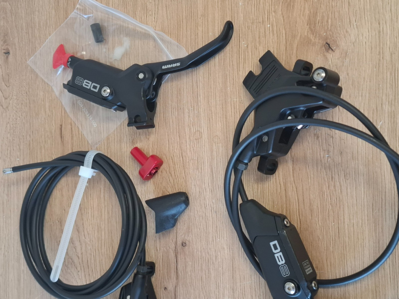 SRAM DB8 Hydraulic Disc Brakes – 4-Piston – Front & Rear – 90/200 cm Set, new