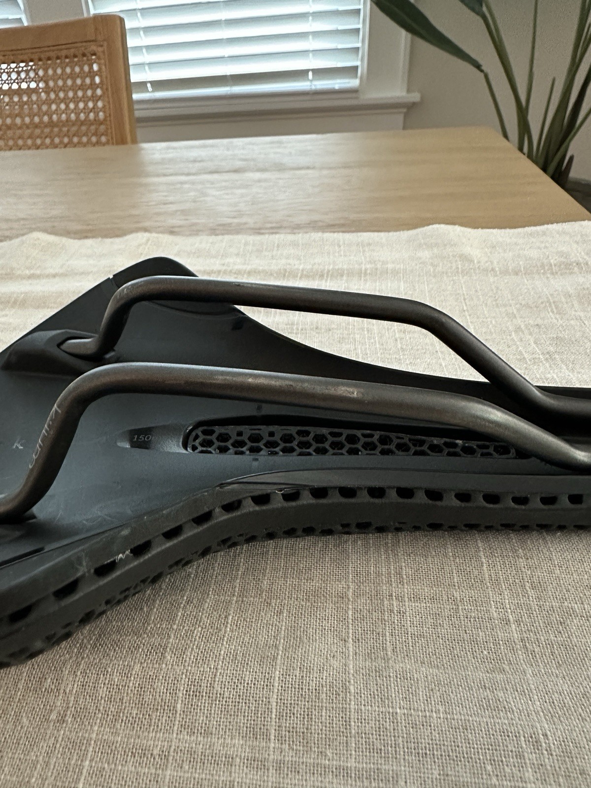 Fi’zi:k Fizik Vento Antares R3 Adaptive Bike Saddle 150mm, Black, Kium Rail