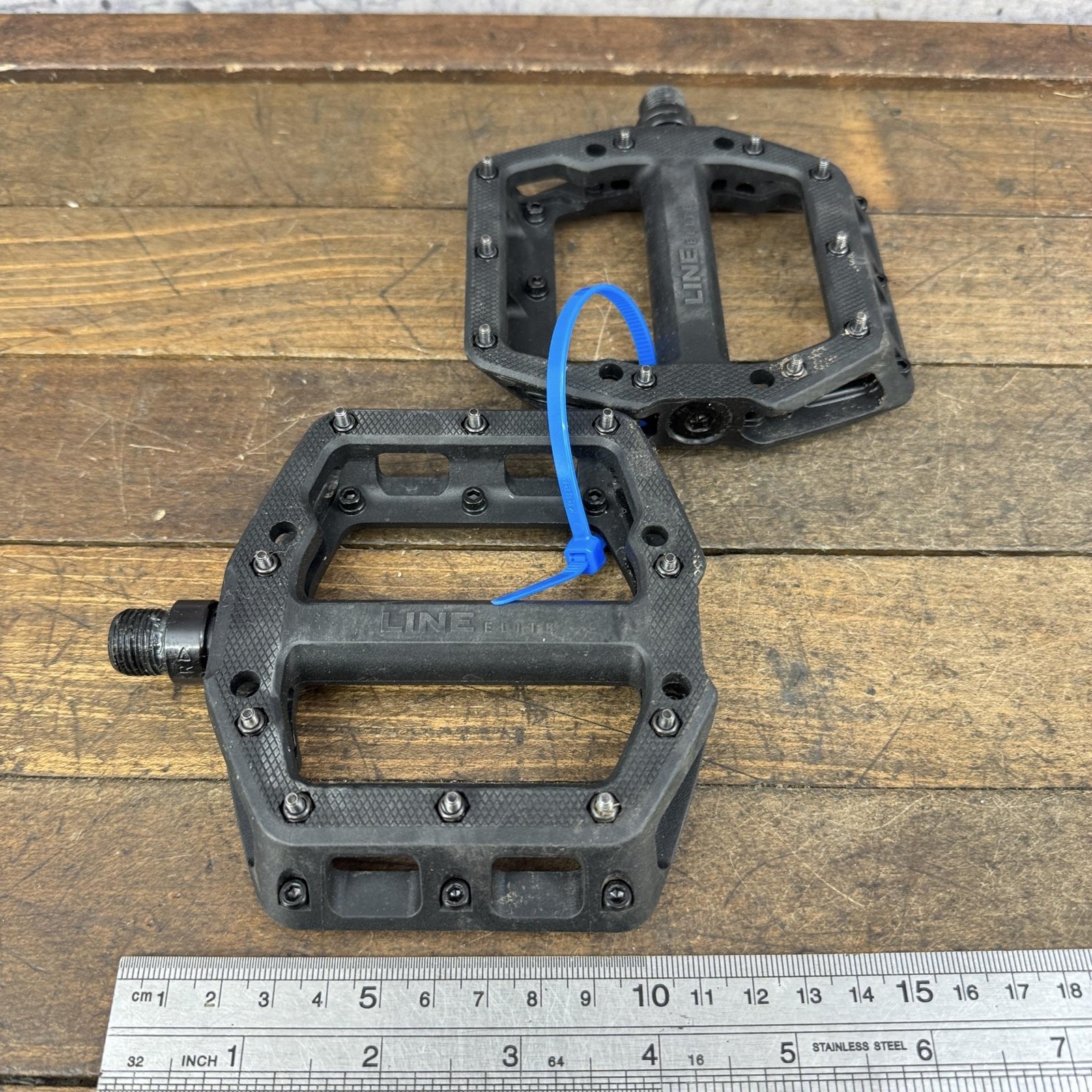 Trek Line Elite Bike Pedals 9/16 Black Pair Pinned MTB Flat Trail DH Platform