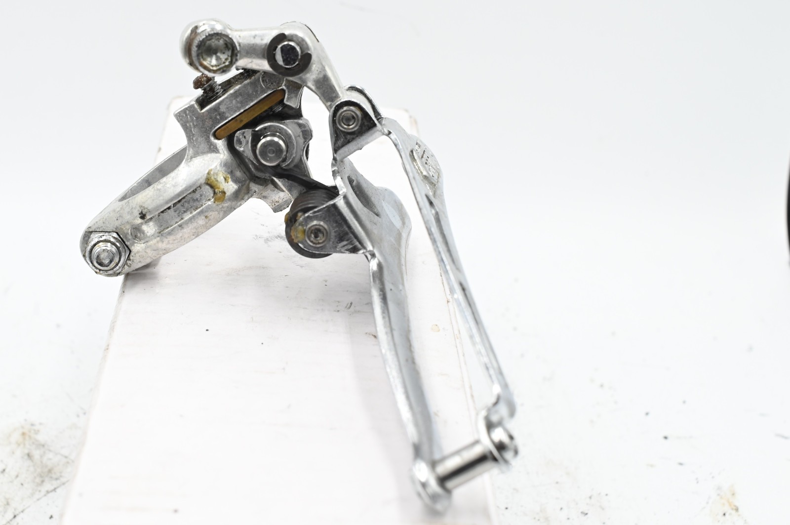 Vintage Shimano 600 Arabesque Front Derailleur 28.6 Clamp Double Bottom 70s