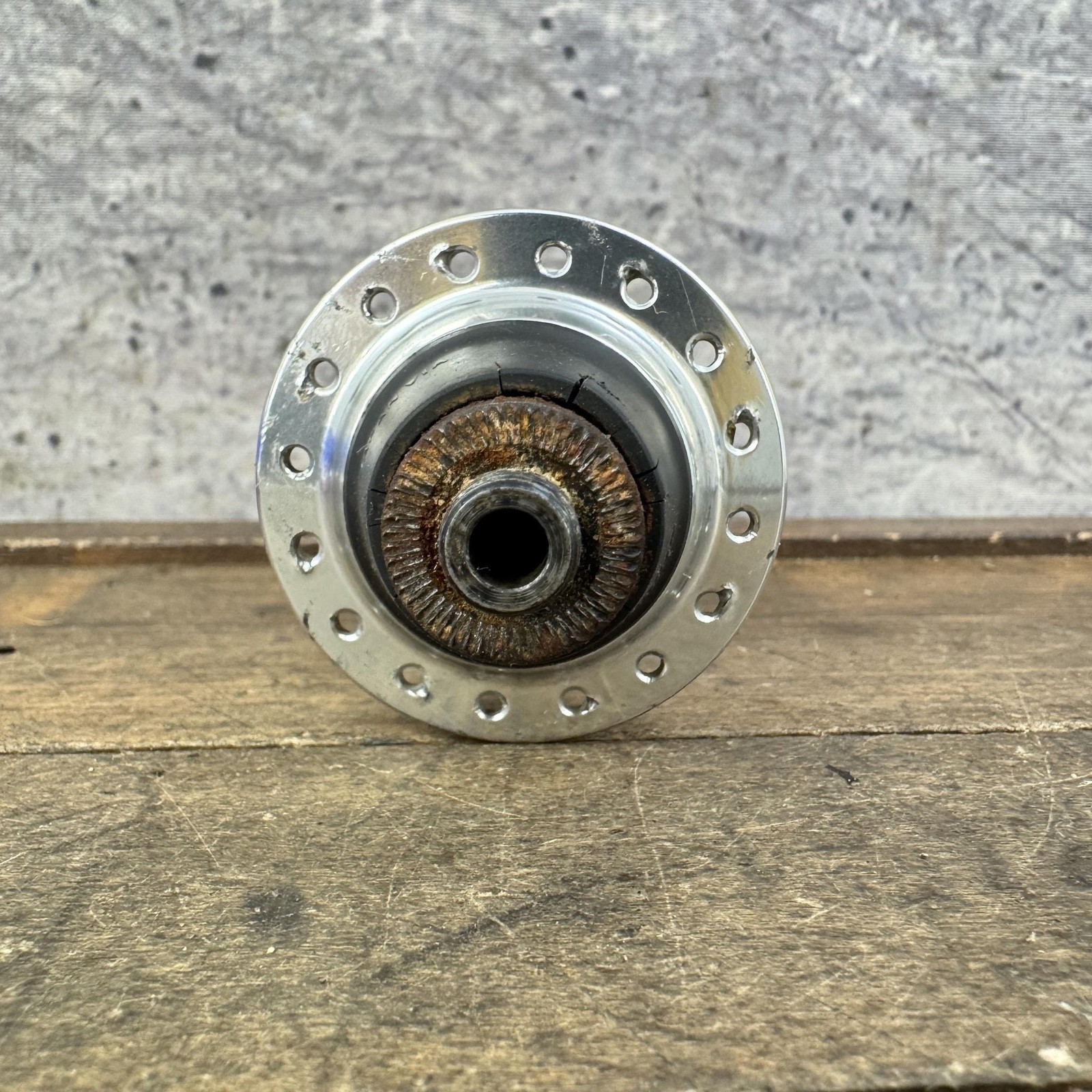 Vintage Shimano Deore XT FH-M737 Rear Hub 32H 135mm 8s MTB QR 90s Silver Japan