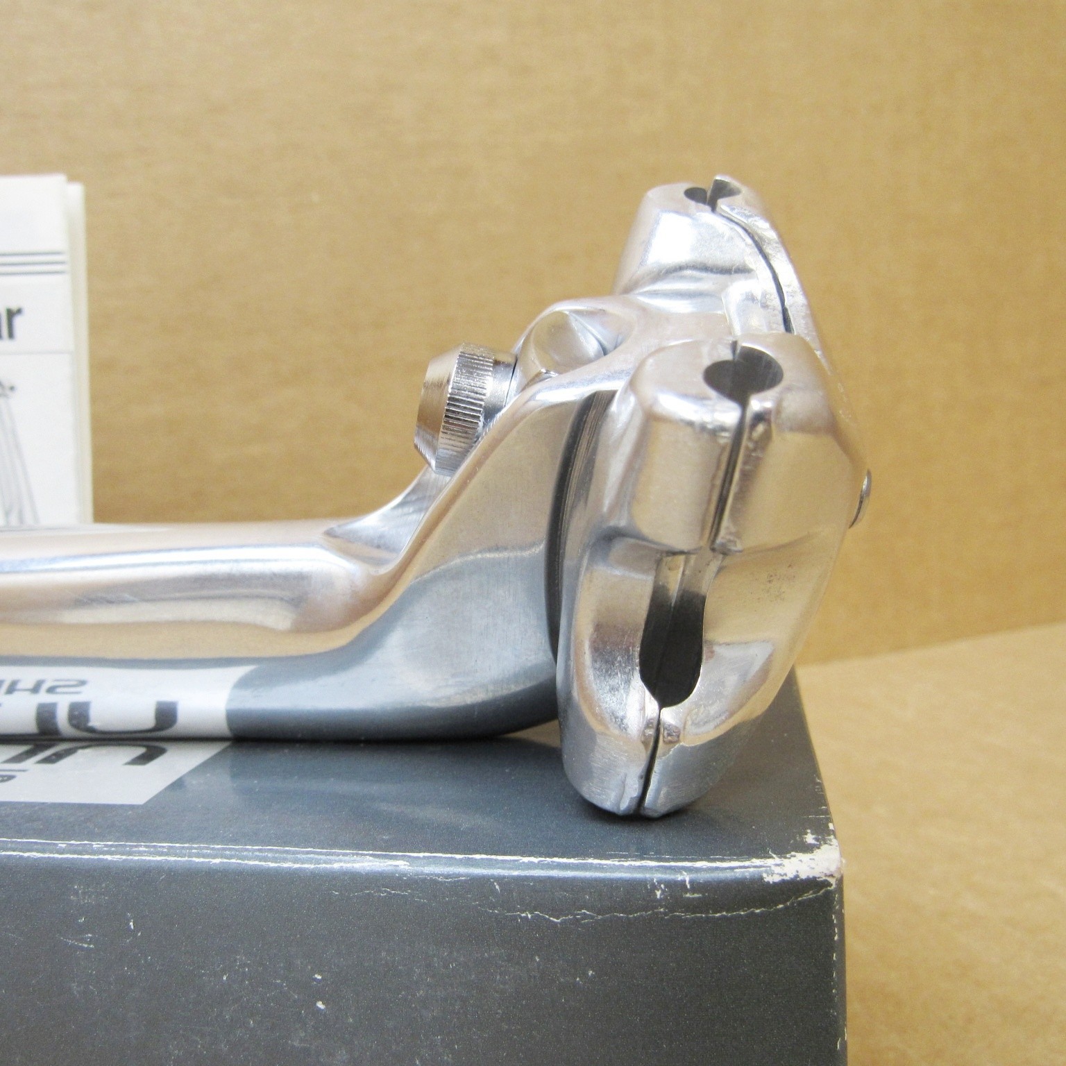 New-Old-Stock Shimano «600 Ultegra» Aero Seatpost (Size 26.0 mm x 200 mm)