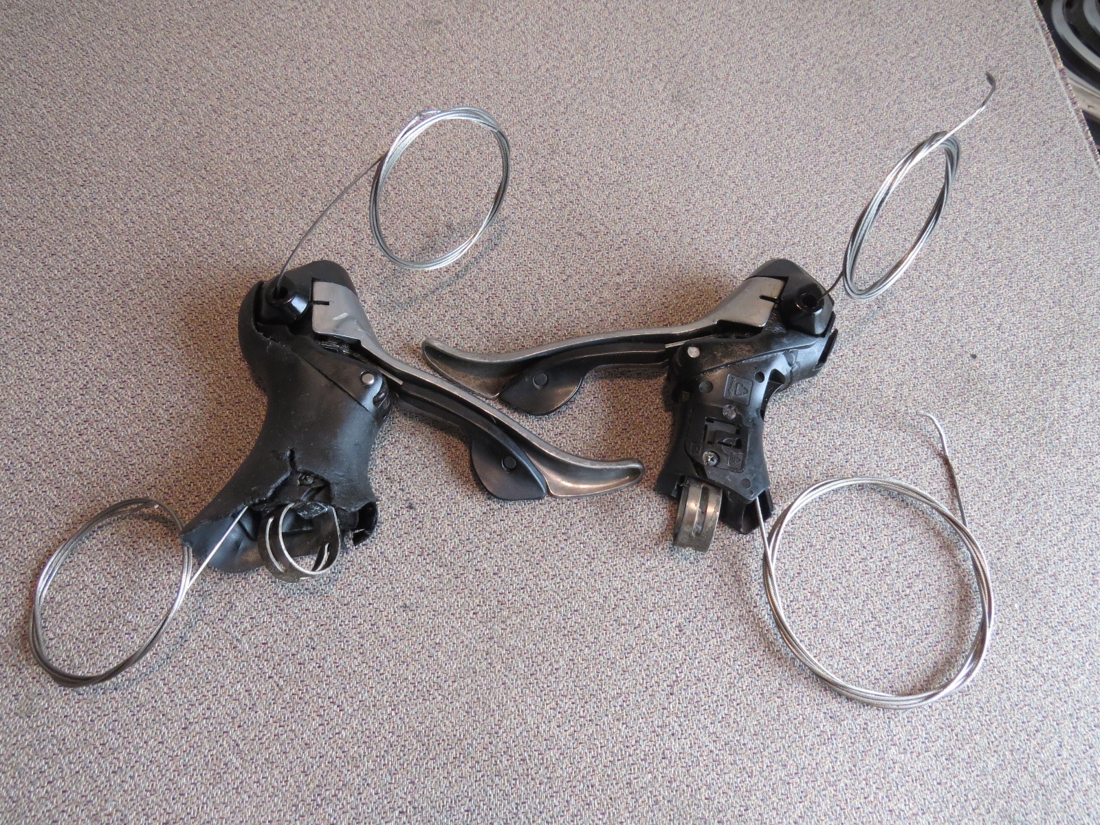 An Excellent- And Ugly – 3×10-Spd Shimano Sora Shifting Brake Lever Set + Cables