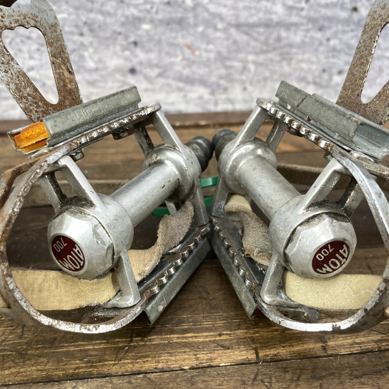 Vintage Atom 700 Quill Bike Pedals Toe Clips Leather Straps Silver Road 70s 80s