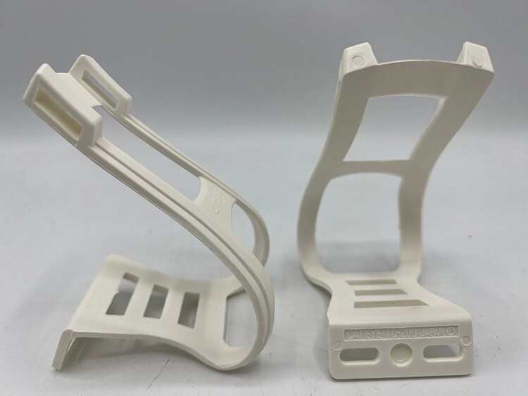 NOS Cateye Toe Clip Kit, white, medium mountain toe clips