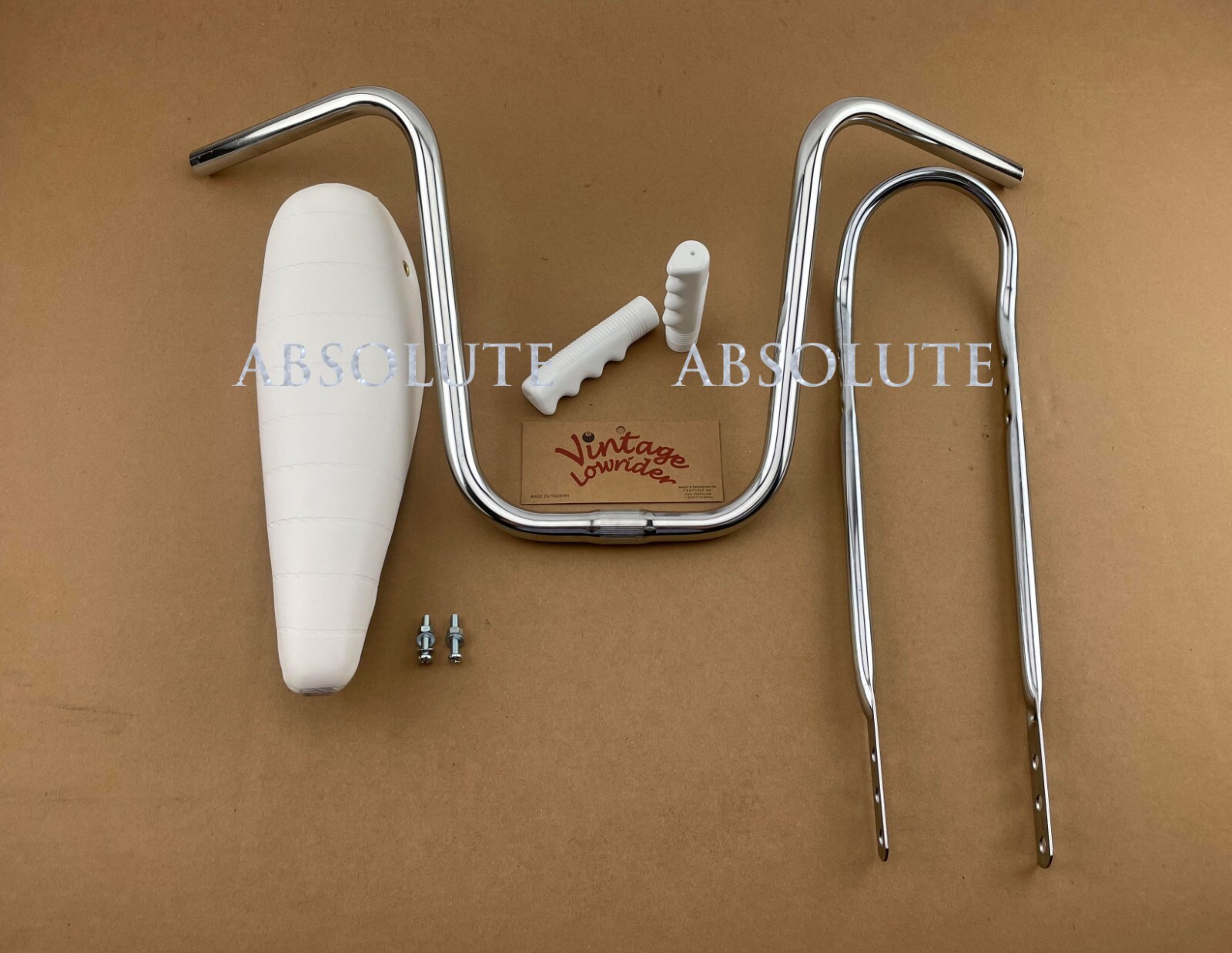 16″ VINTAGE LOWIRDER WHITE BANANA SEAT W/ LOWRIDER GRIPS, SISSYBAR & HADNLEBAR.
