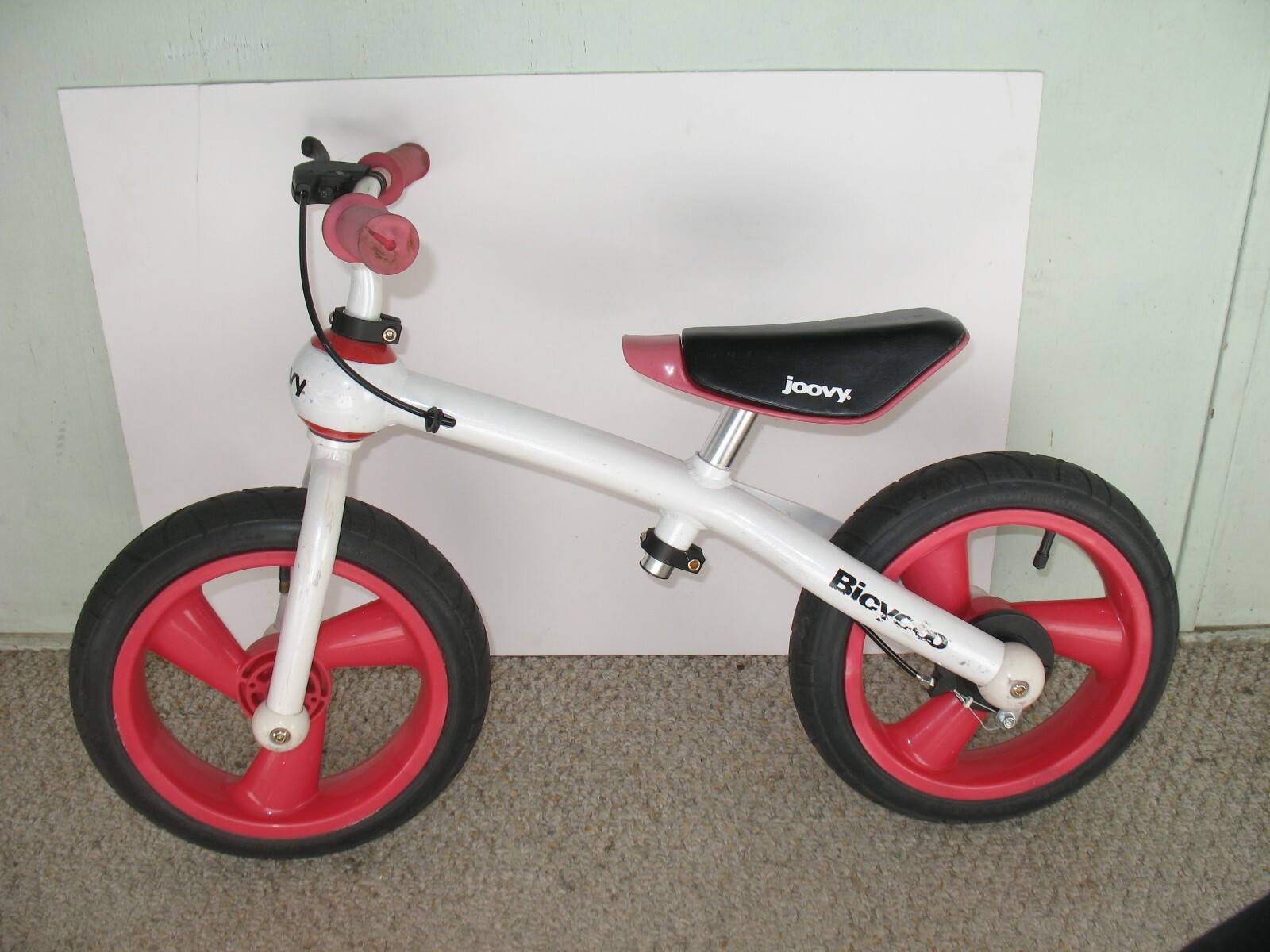 Red Bottom Head Set Cover from a Joovy Bicycoo Balance Bike