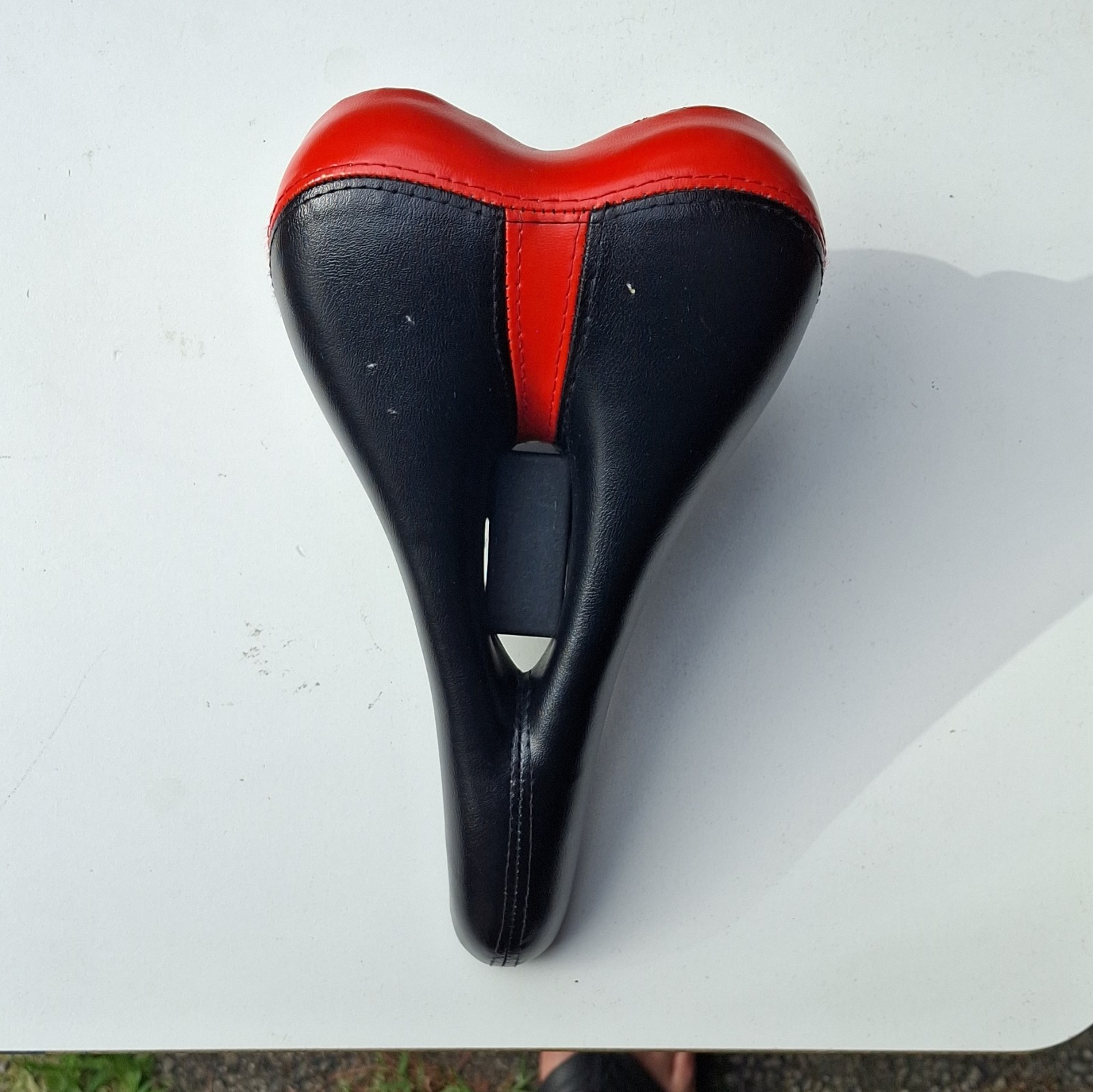Black/Red Cutaway Bicycle Saddle Seat w/ Steel Rails DADIS26-8