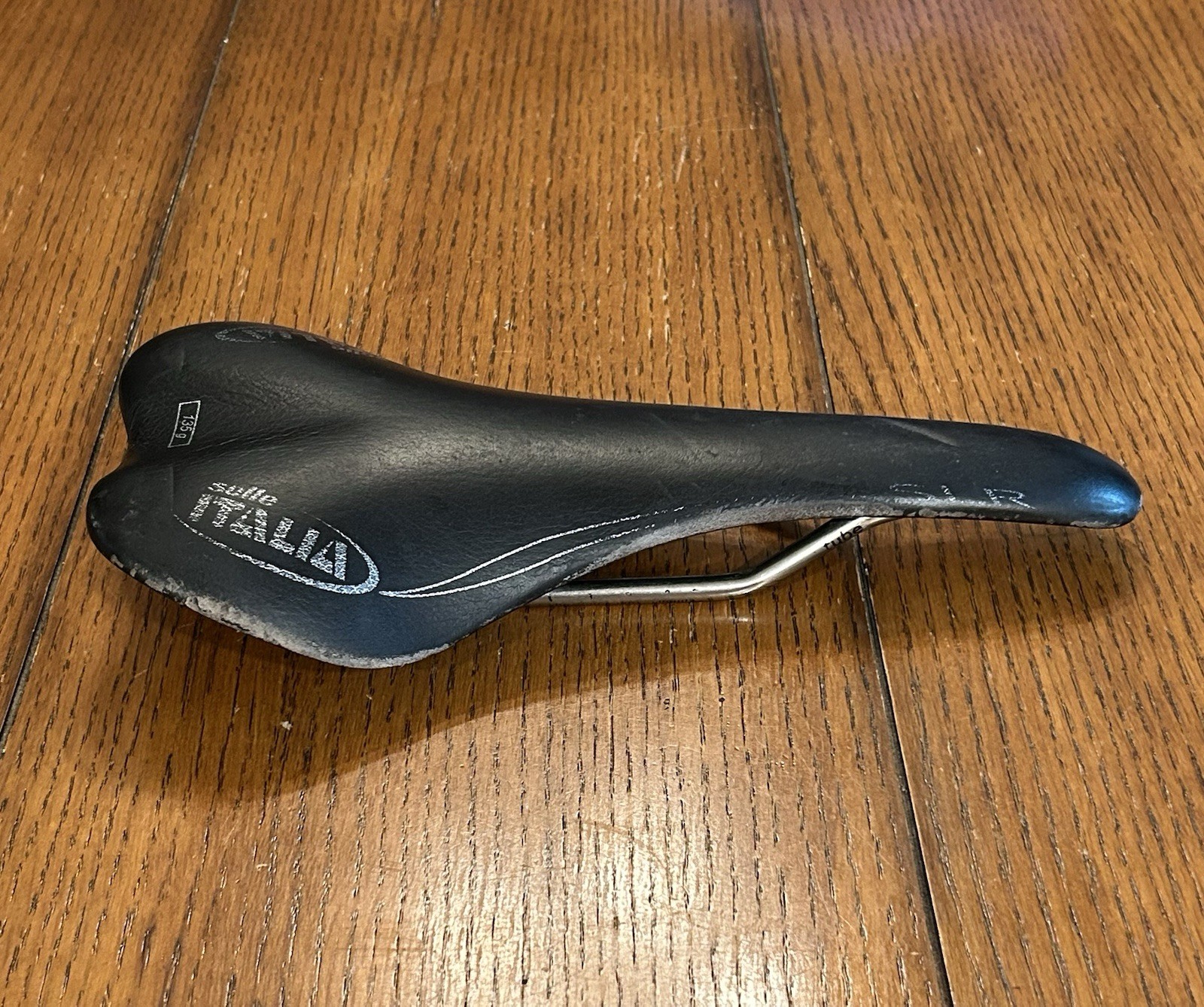 Selle Italia SLR Carbon Fiber – Leather Saddle w/ Titanium Rails – 135g – Italy