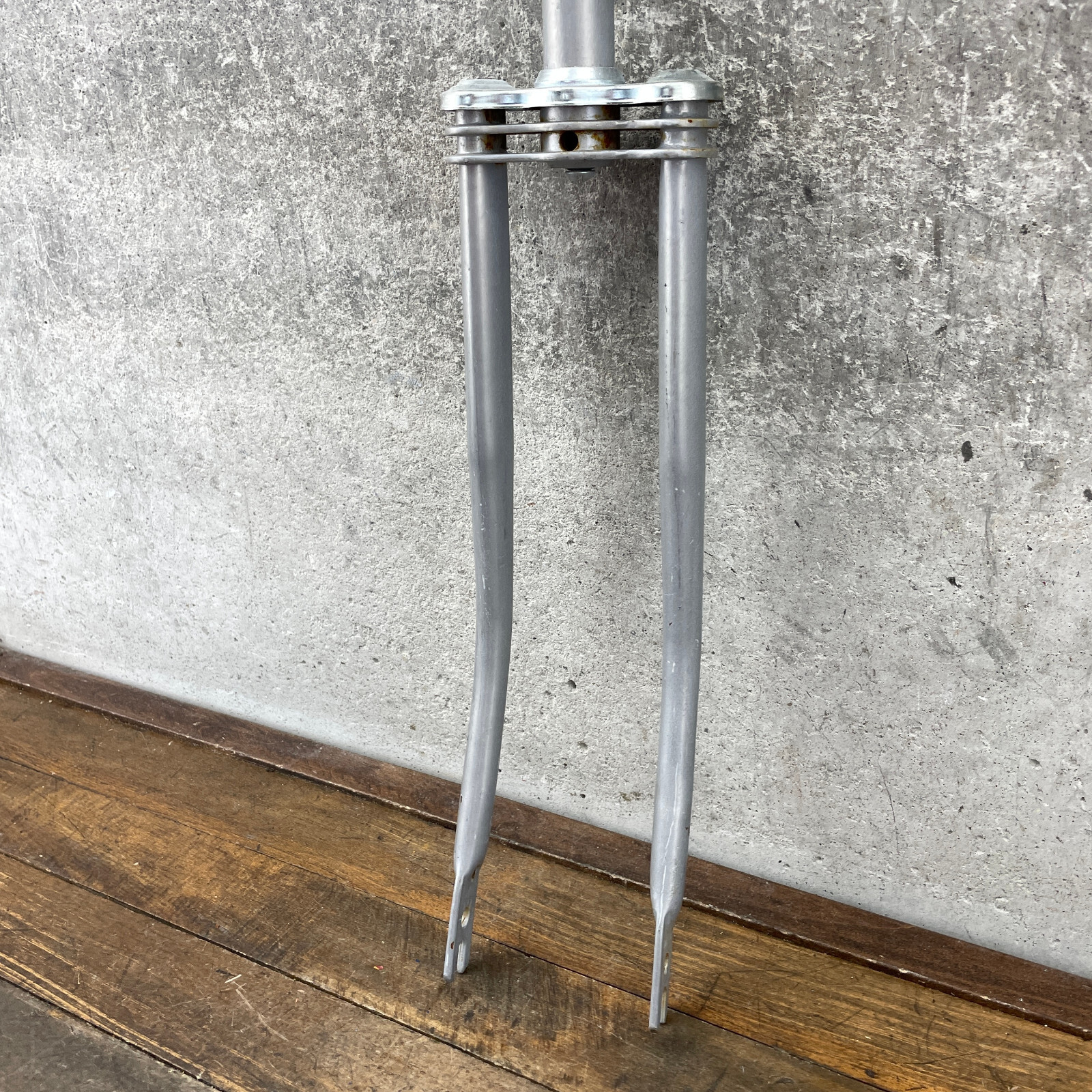 Wald 24″ Fork Cruiser Silver Replacement Fork 1 in Threaded 8″ 70s NOS Biplane