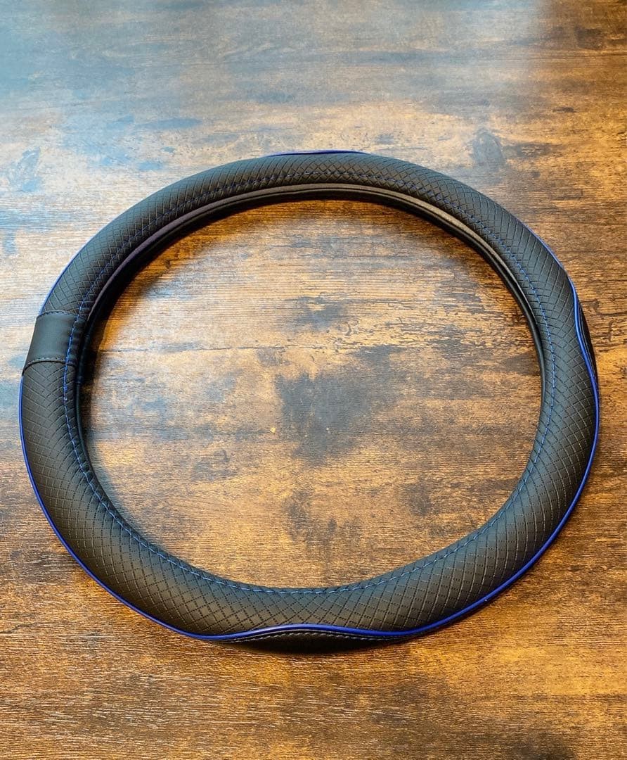 Imitation leather steering wheel cover black and blue Amazon basic 15in 38cm