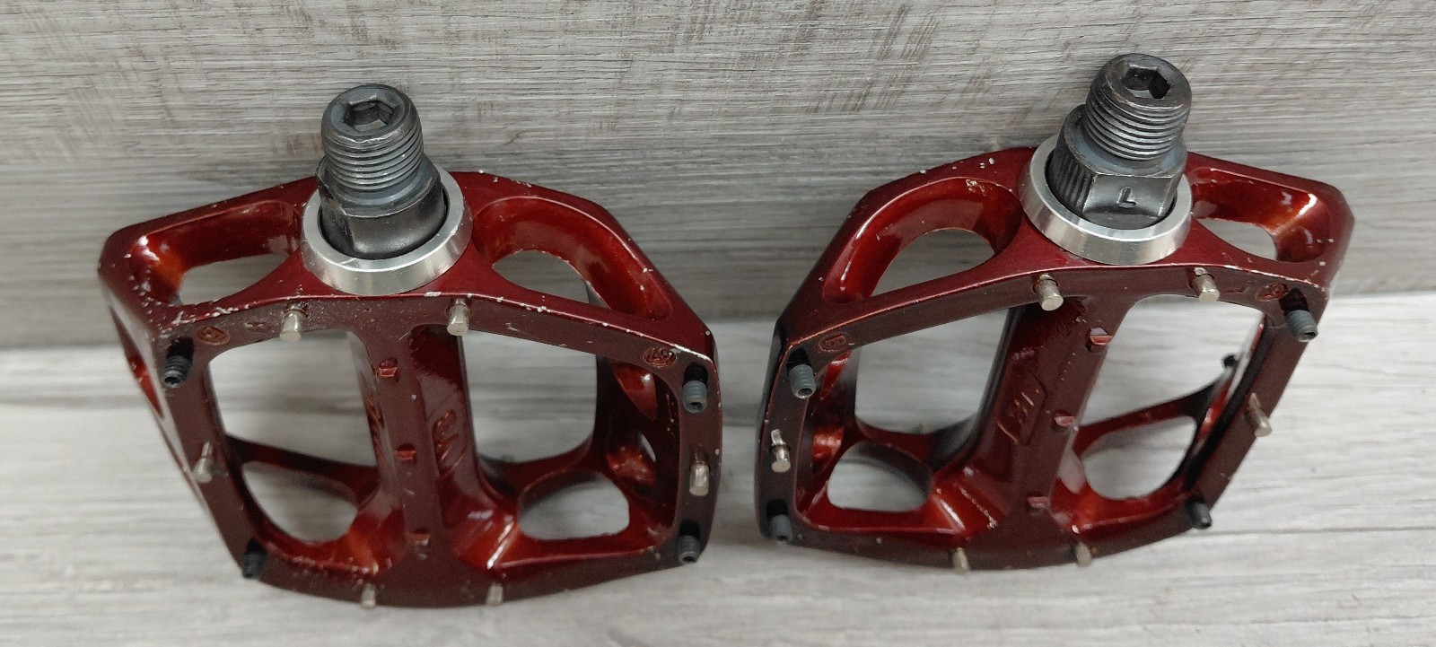 DMR V8 Platform MTB Mountain Bike Pedals V-8 Dark Red