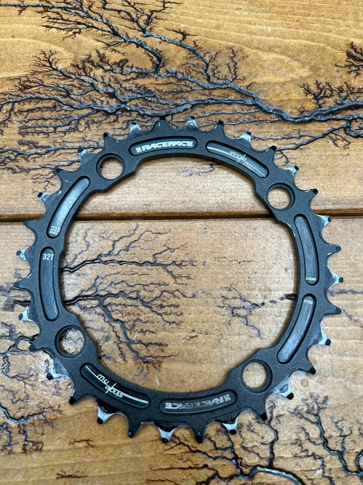 RaceFace 32 Tooth 9/10/11 Speed Narrow Wide 104 BCD Chainring