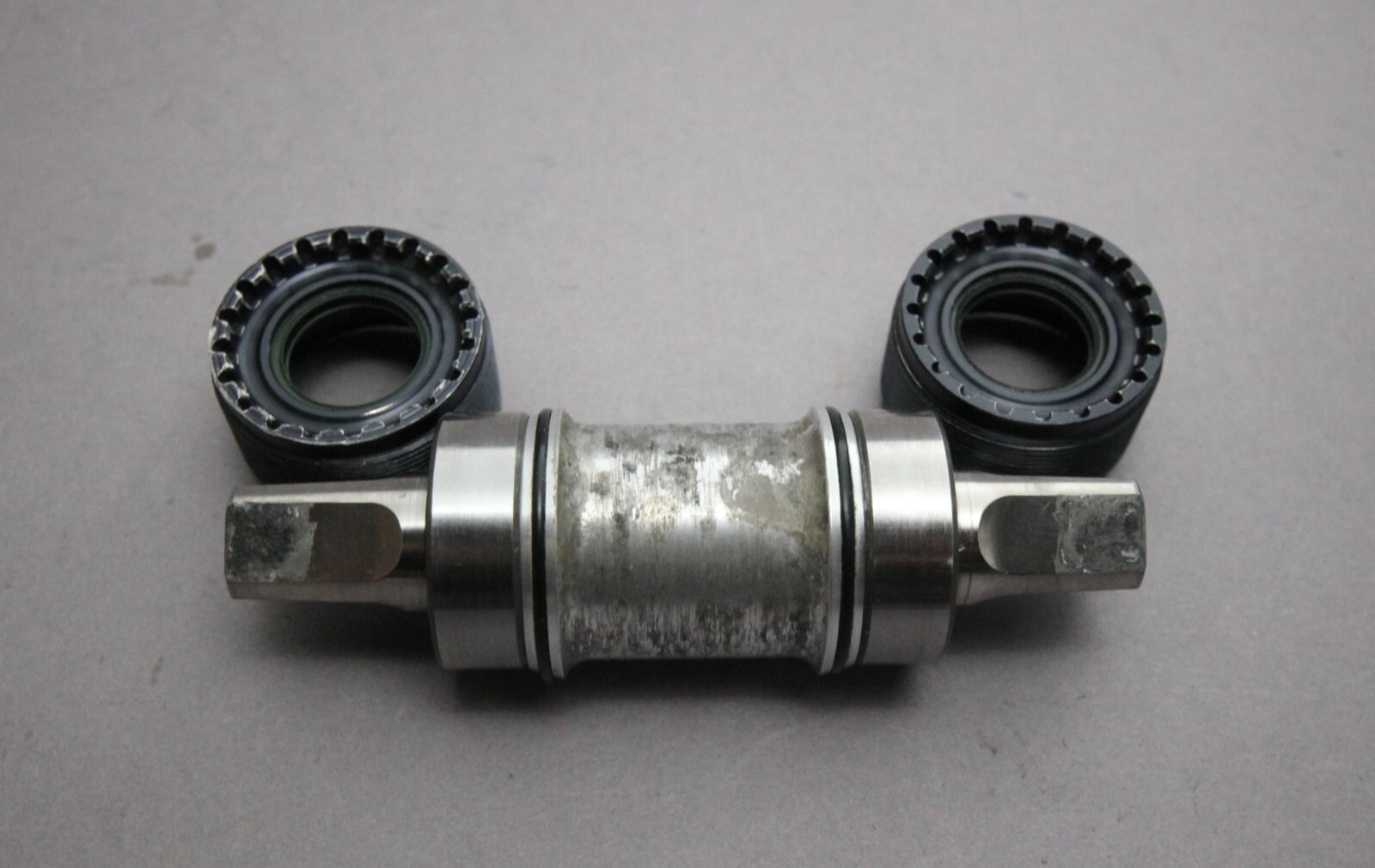 Titanium Bottom Bracket / BSA 1.370″x24 / 114 mm Synchros ? Tune ? Race Face ?