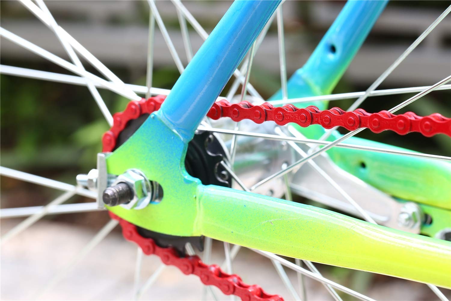 Stunning Red High Carbon Steel Bicycle Chain 1/2″ x 1/8″ for Singlespeed Bikes