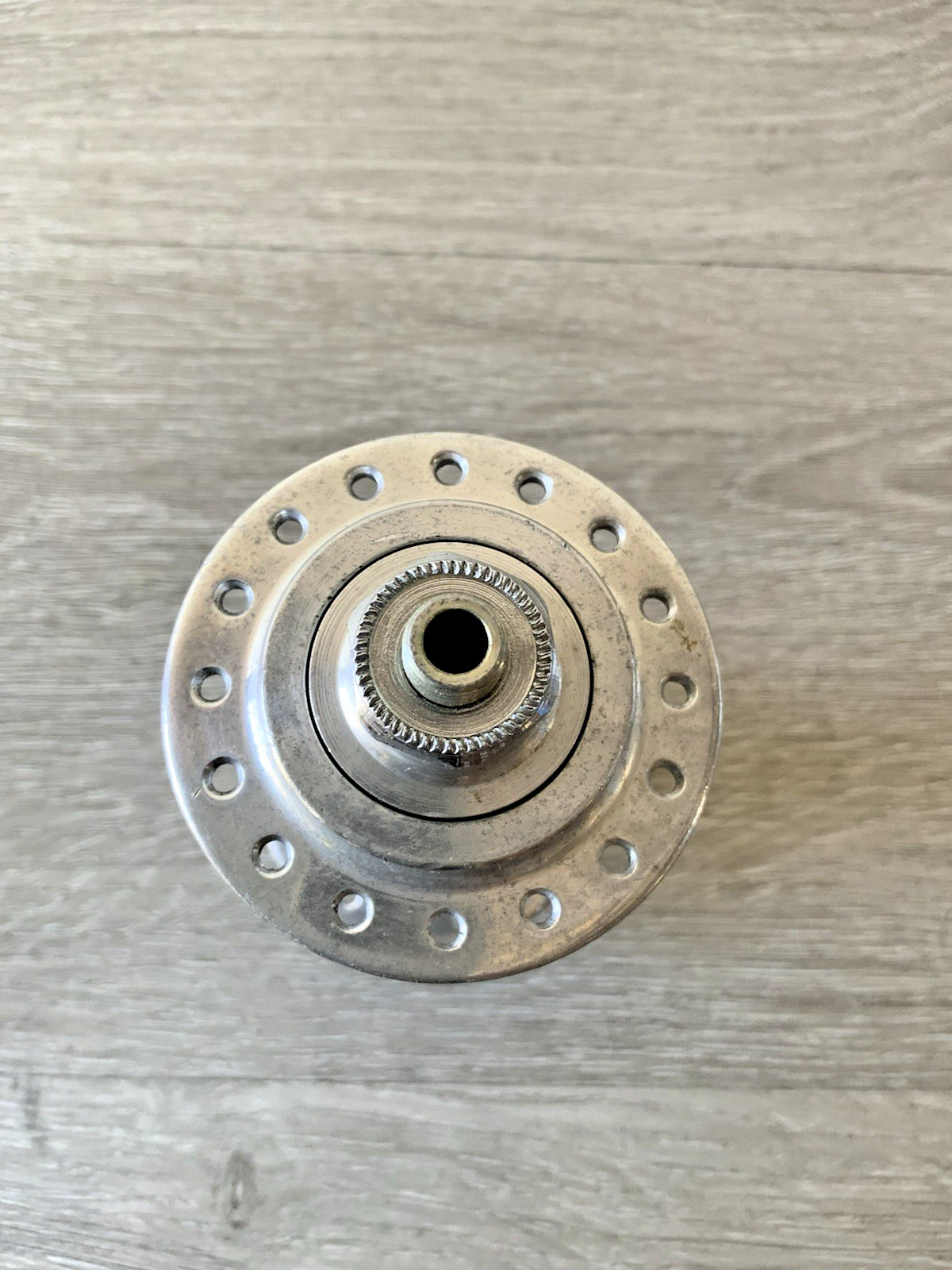 SACHS NEW SUCCESS FRONT HUB 32 HOLE 100 MM SPACING NEVER LACED 198 GRAMS SEALED