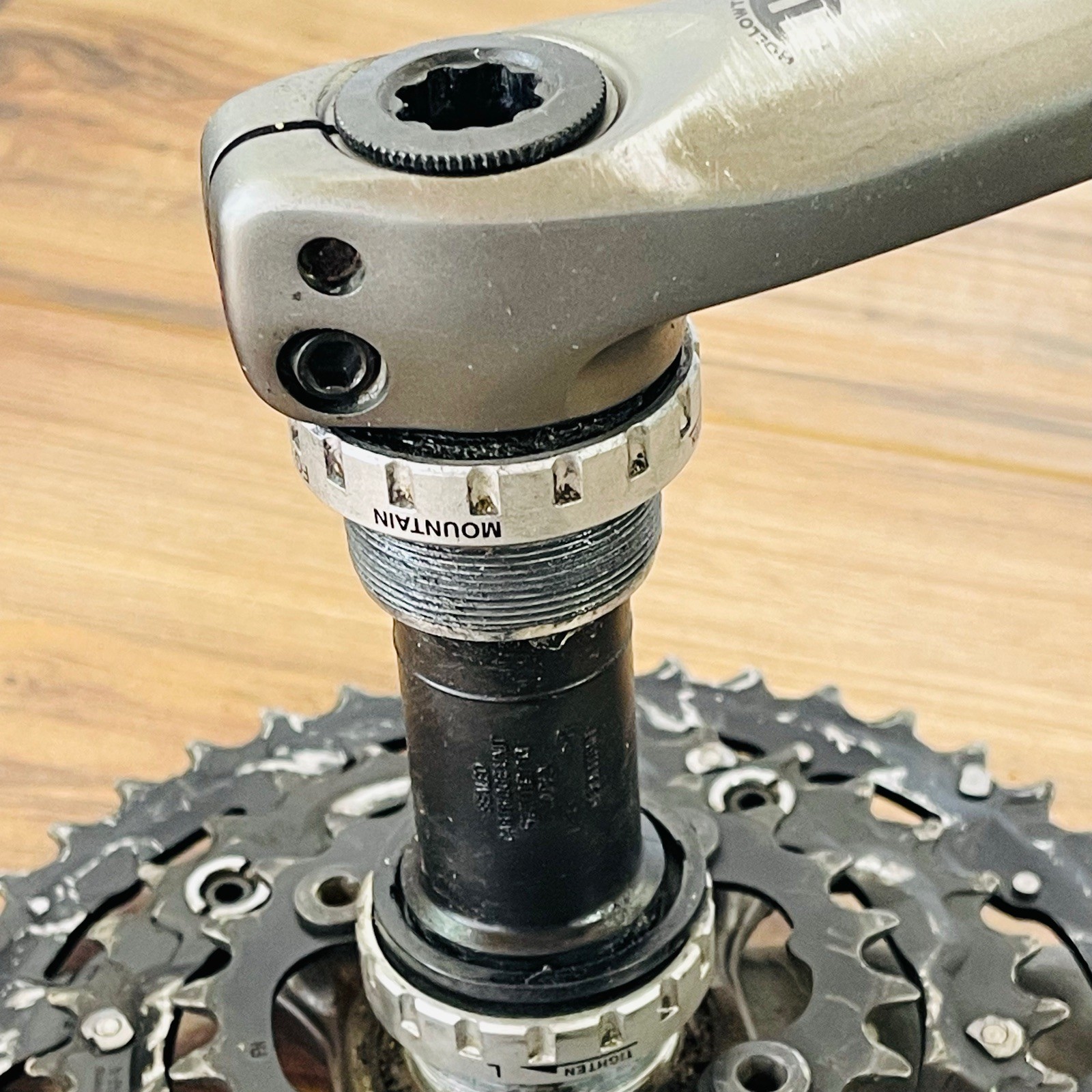 Shimano Deore XT FC-M762 Hollowtech II 175 Triple Crankset 22 32 44 + BB
