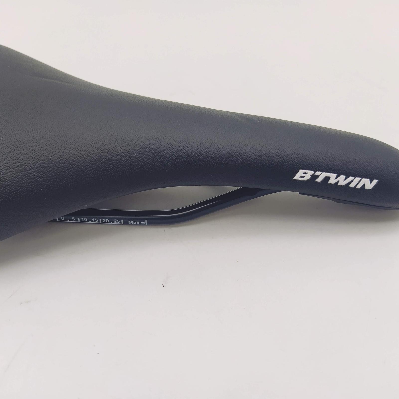 BTWIN Road Mountain Bicycle Saddle 275x135mm Cr-Mo Rails Seat Black&white color