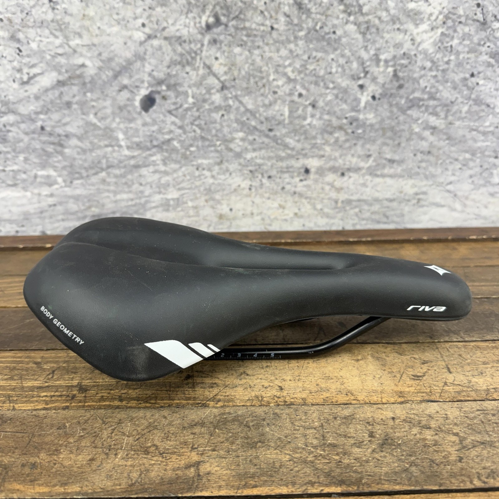 Specialized Riva Body Geometry Bicycle Saddle Seat Black 142mm 365g Womens Bike